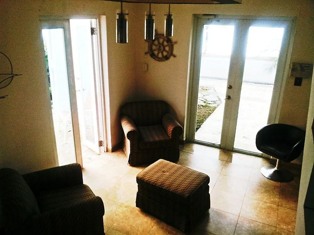 Mares Guesthouse أغوادا فندق